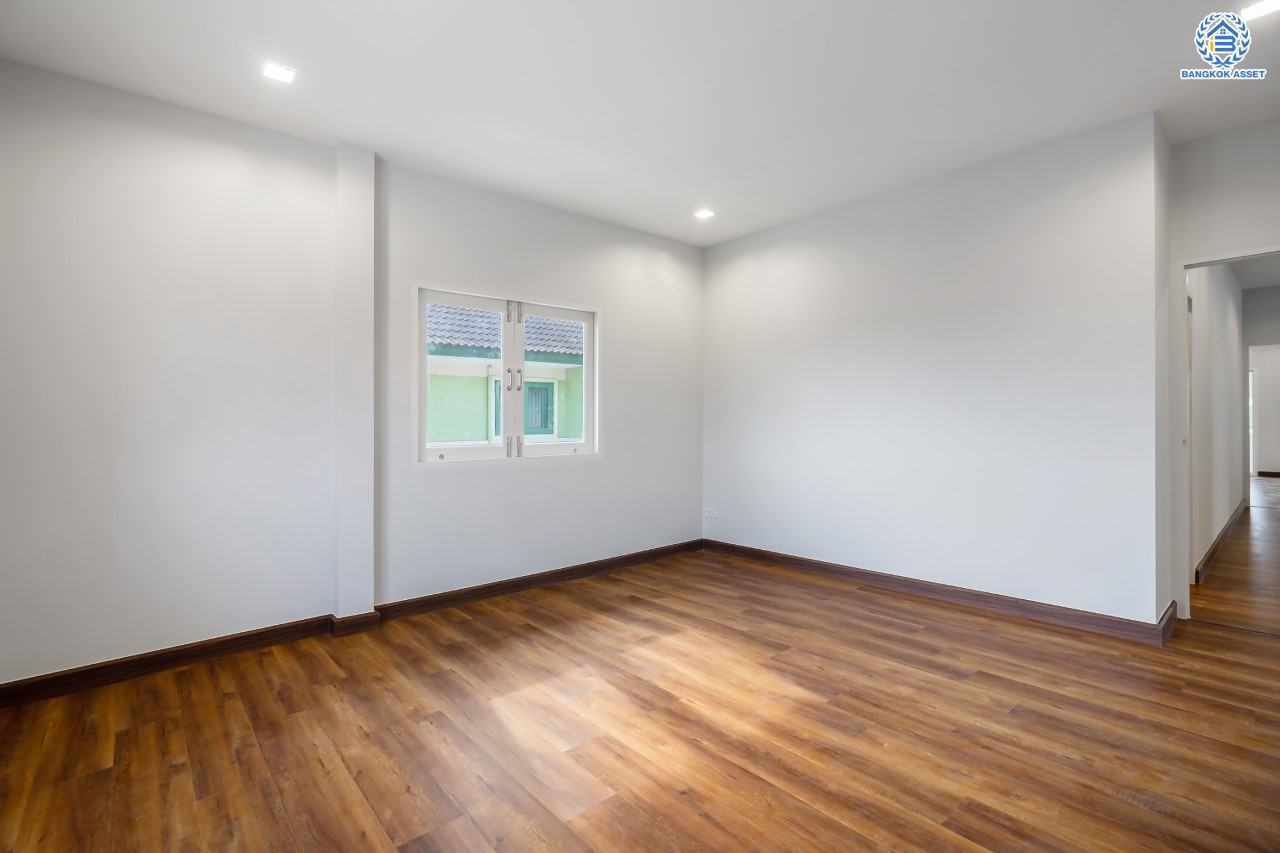 บ้านมือสองตกแต่งใหม่ ม.ธนทอง เอลลิแกนท์โฮม บางบอน4 รองรับทุกความสุข เนื้อที่ 118.1 ตร.ว. ฟังก์ชัน 5 ห้องนอน 5 ห้องน้ำ 1 ห้องแม่บ้าน จอดรถได้ 2 คัน พร้อม Living Area กว้างขวาง บนทำเลใกล้ทางด่วนเพชรเกษม, The Mall บางแค เชื่อมต่อ ถ.พุทธมณฑลสาย4 และ ถ.กาญจนาฯ